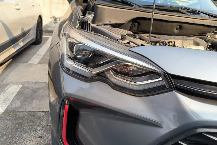 Used Chevrolet Orlando 2019 Redline 530T Automatic Enjoyment Version (5+2 Seating) China VI Right Front Headlight