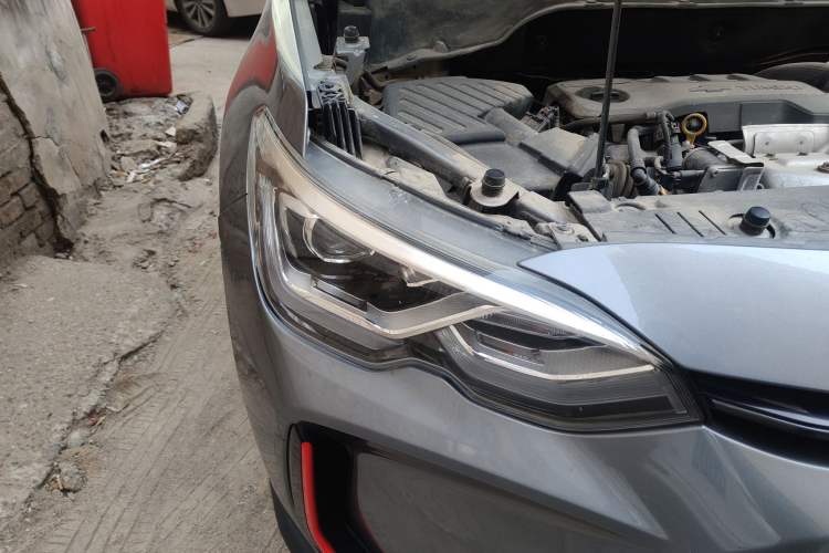 Used Chevrolet Orlando 2019 Redline 530T Automatic Enjoyment Version (5+2 Seating) China VI Right Front Headlight