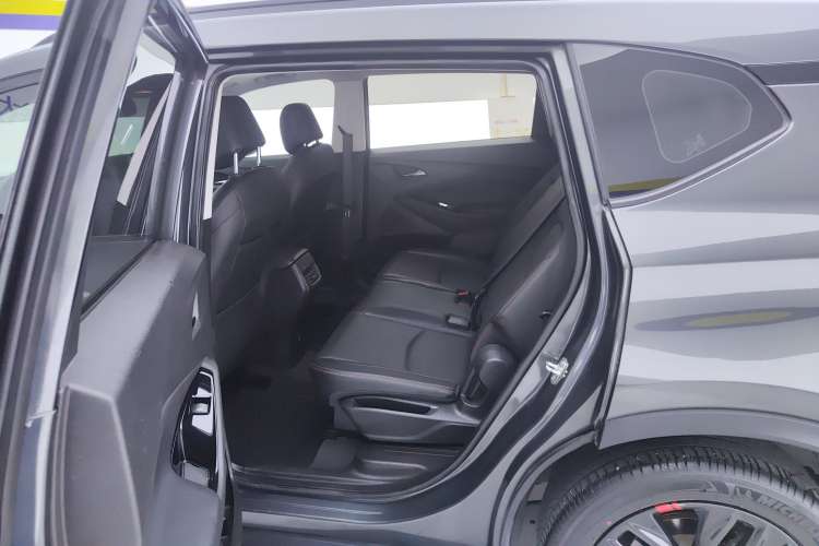 Used Chevrolet Orlando 2019 Redline 530T Automatic Enjoyment Version (5+2 Seating) China VI Right Rear Seat