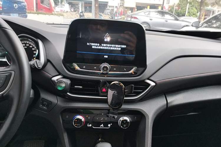 Used Chevrolet Orlando 2019 Redline 530T Automatic Enjoyment Version (5+2 Seating) China VI Audio And AC Panel