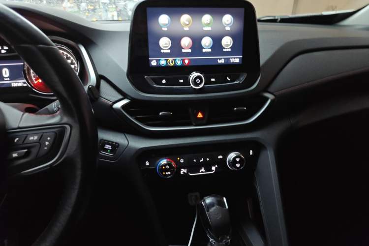 Used Chevrolet Orlando 2019 Redline 530T Automatic Enjoyment Version (5+2 Seating) China VI Audio And AC Panel