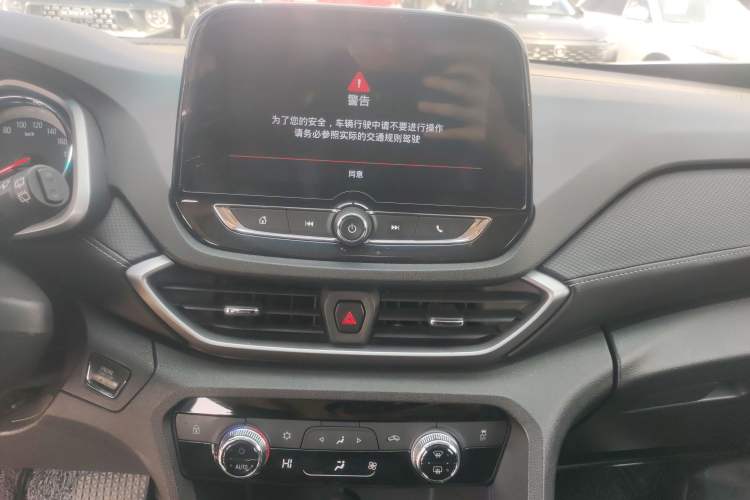 Used Chevrolet Orlando 2019 530T Automatic Mickey Custom Edition (5+2 Seats) – China VI Standard Audio And AC Panel
