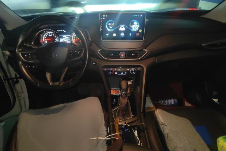 Used Chevrolet Orlando 2019 Redline 530T Automatic Enjoyment Version (5+2 Seating) China VI Center Console