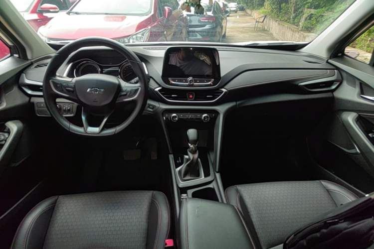 Used Chevrolet Orlando 2019 Redline 530T Automatic Enjoyment Version (5+2 Seating) China VI Center Console