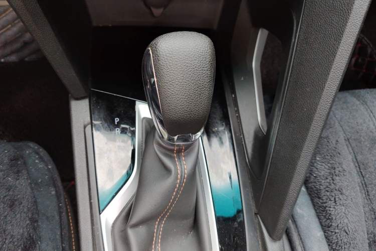 Used Chevrolet Orlando 2019 530T Automatic Mickey Custom Edition (5+2 Seats) – China VI Standard Gear Lever