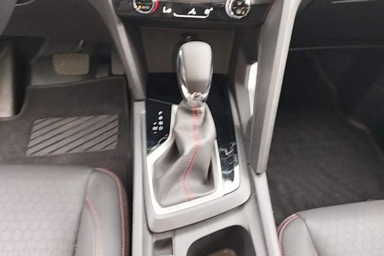Used Chevrolet Orlando 2019 Redline 530T Automatic Enjoyment Version (5+2 Seating) China VI Gear Lever