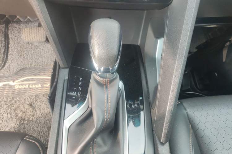 Used Chevrolet Orlando 2019 530T Automatic Mickey Custom Edition (5+2 Seats) – China VI Standard Gear Lever