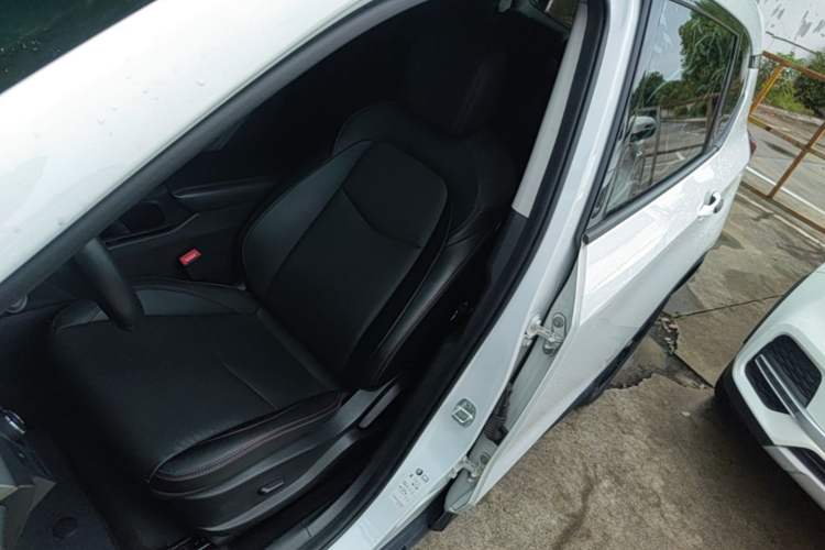 Used Chevrolet Orlando 2019 Redline 530T Automatic Enjoyment Version (5+2 Seating) China VI Left Front Seat