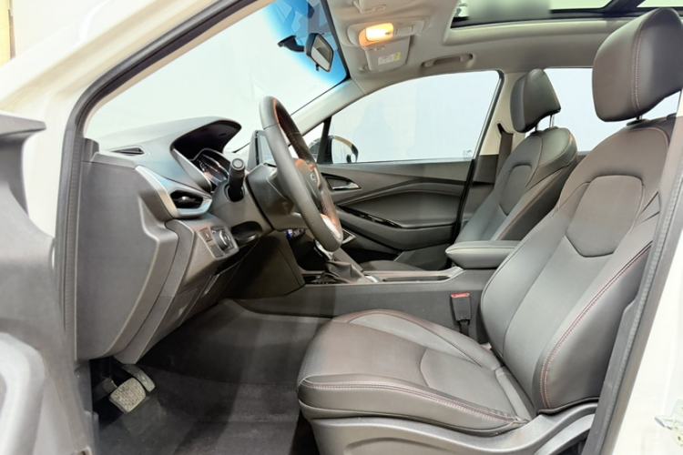 Used Chevrolet Orlando 2019 Redline 530T Automatic Enjoyment Version (5+2 Seating) China VI Left Front Seat