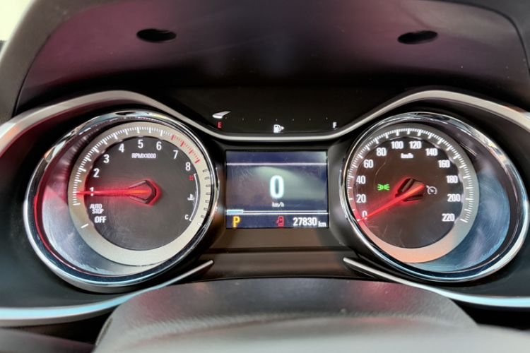 Used Chevrolet Orlando 2019 Redline 530T Automatic Enjoyment Version (5+2 Seating) China VI Odometer Close Up