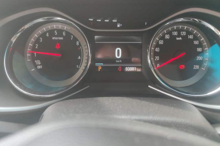 Used Chevrolet Orlando 2019 530T Automatic Luxury Edition (5-seat model) China VI Odometer Close Up