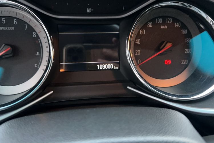 Used Chevrolet Orlando 2019 Redline 530T Automatic Enjoyment Version (5+2 Seating) China VI Odometer Close Up