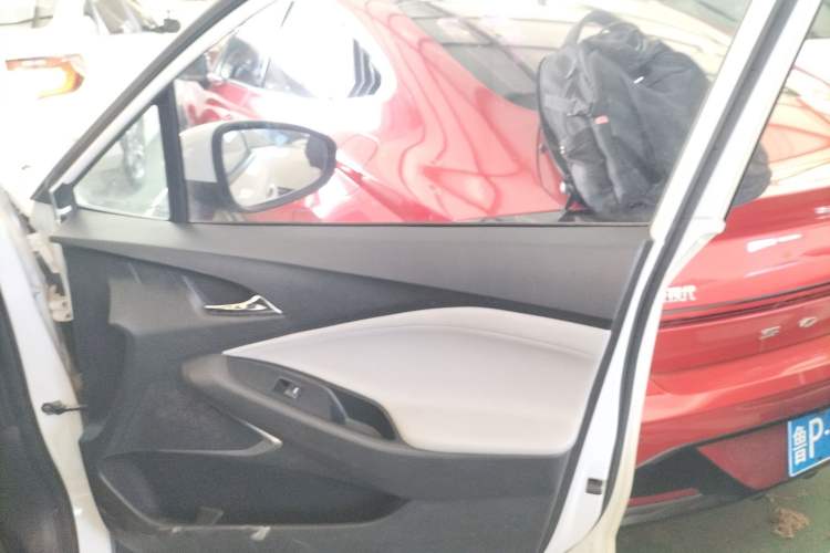 Used Chevrolet Orlando 2019 530T Automatic Luxury Edition (5+2 Seater) – China VI Standard Right Front Door Interior