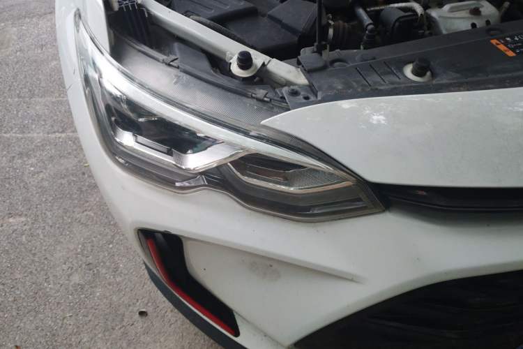 Used Chevrolet Orlando 2019 530T Automatic Mickey Custom Edition (5+2 Seats) – China VI Standard Right Front Headlight