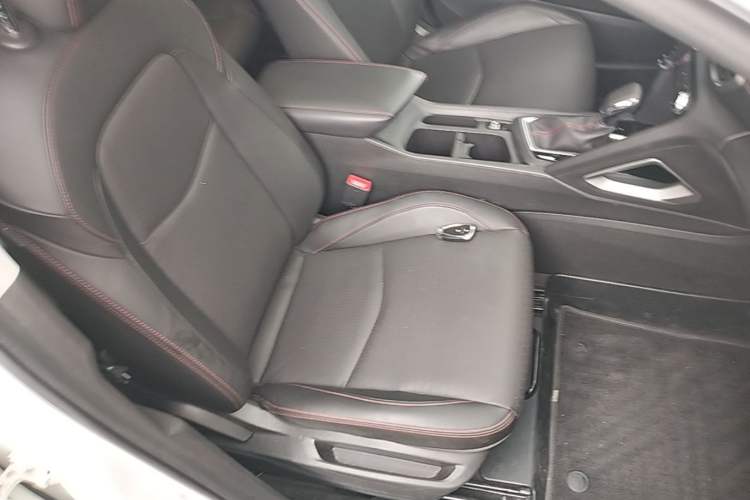 Used Chevrolet Orlando 2019 Redline 530T Automatic Enjoyment Version (5+2 Seating) China VI Right Front Seat
