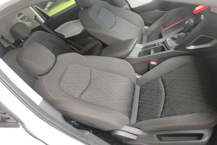 Used Chevrolet Orlando 2019 530T Automatic Luxury Edition (5+2 Seater) – China VI Standard Right Front Seat