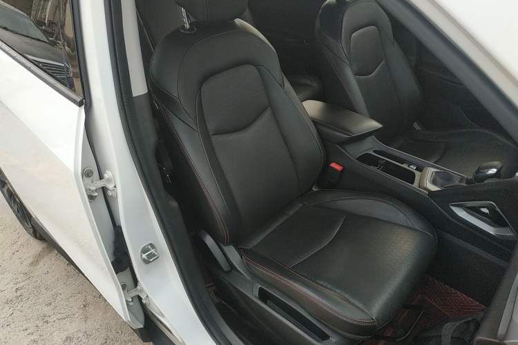 Used Chevrolet Orlando 2019 Redline 530T Automatic Enjoyment Version (5+2 Seating) China VI Right Front Seat
