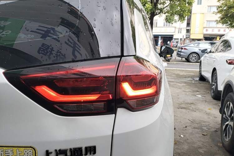 Used Chevrolet Orlando 2019 Redline 530T Automatic Enjoyment Version (5+2 Seating) China VI Right Rear Taillight