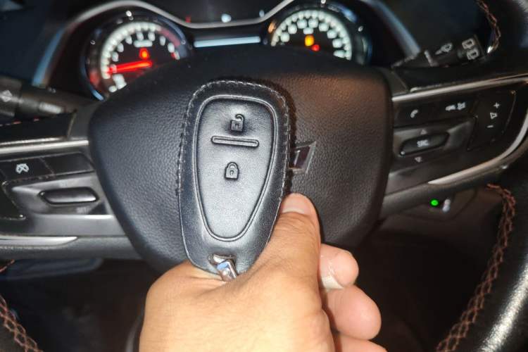 Used Chevrolet Orlando 2019 530T Automatic Mickey Custom Edition (5+2 Seats) – China VI Standard Vehicle Key