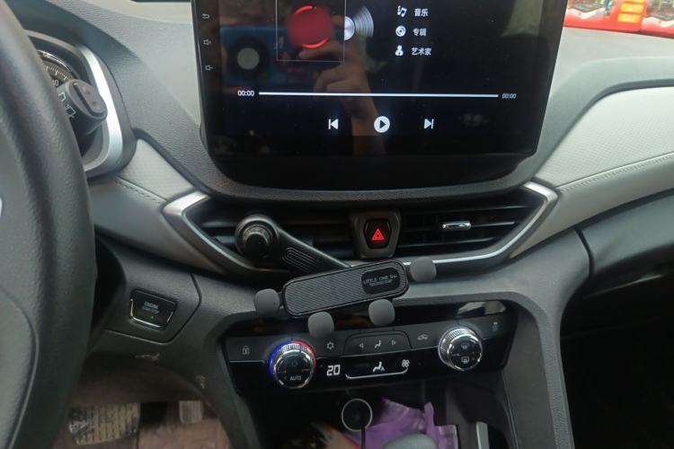 Used Chevrolet Orlando 2020 Mild Hybrid 530T Automatic Enjoyment Edition (5+2 Models) Audio And AC Panel