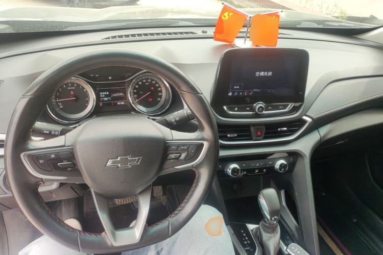 Used Chevrolet Orlando 2020 Light Hybrid Redline 530T Automatic Enjoyment Edition (5+2 Models) Center Console