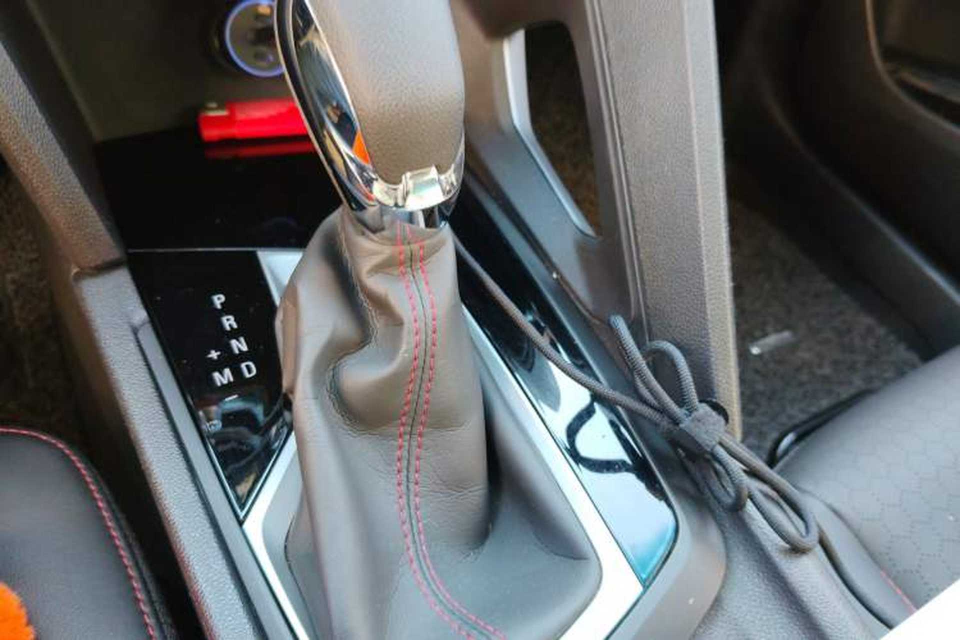Used Chevrolet Orlando 2020 Light Hybrid Redline 530T Automatic Enjoyment Edition (5+2 Models) Gear Lever