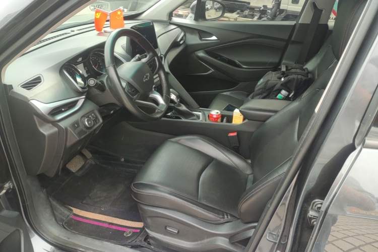 Used Chevrolet Orlando 2020 Light Hybrid Redline 530T Automatic Enjoyment Edition (5+2 Models) Left Front Seat