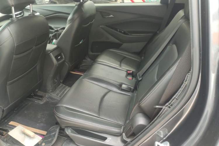 Used Chevrolet Orlando 2020 Light Hybrid Redline 530T Automatic Enjoyment Edition (5+2 Models) Left Rear Seat