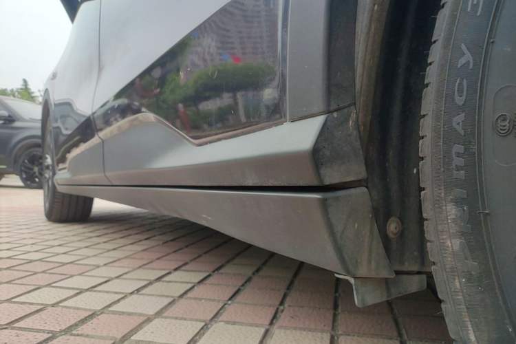 Used Chevrolet Orlando 2020 Light Hybrid Redline 530T Automatic Enjoyment Edition (5+2 Models) Left Side Sill