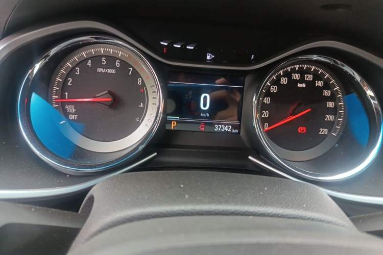 Used Chevrolet Orlando 2020 Mild Hybrid 530T Automatic Enjoyment Edition (5+2 Models) Odometer Close Up