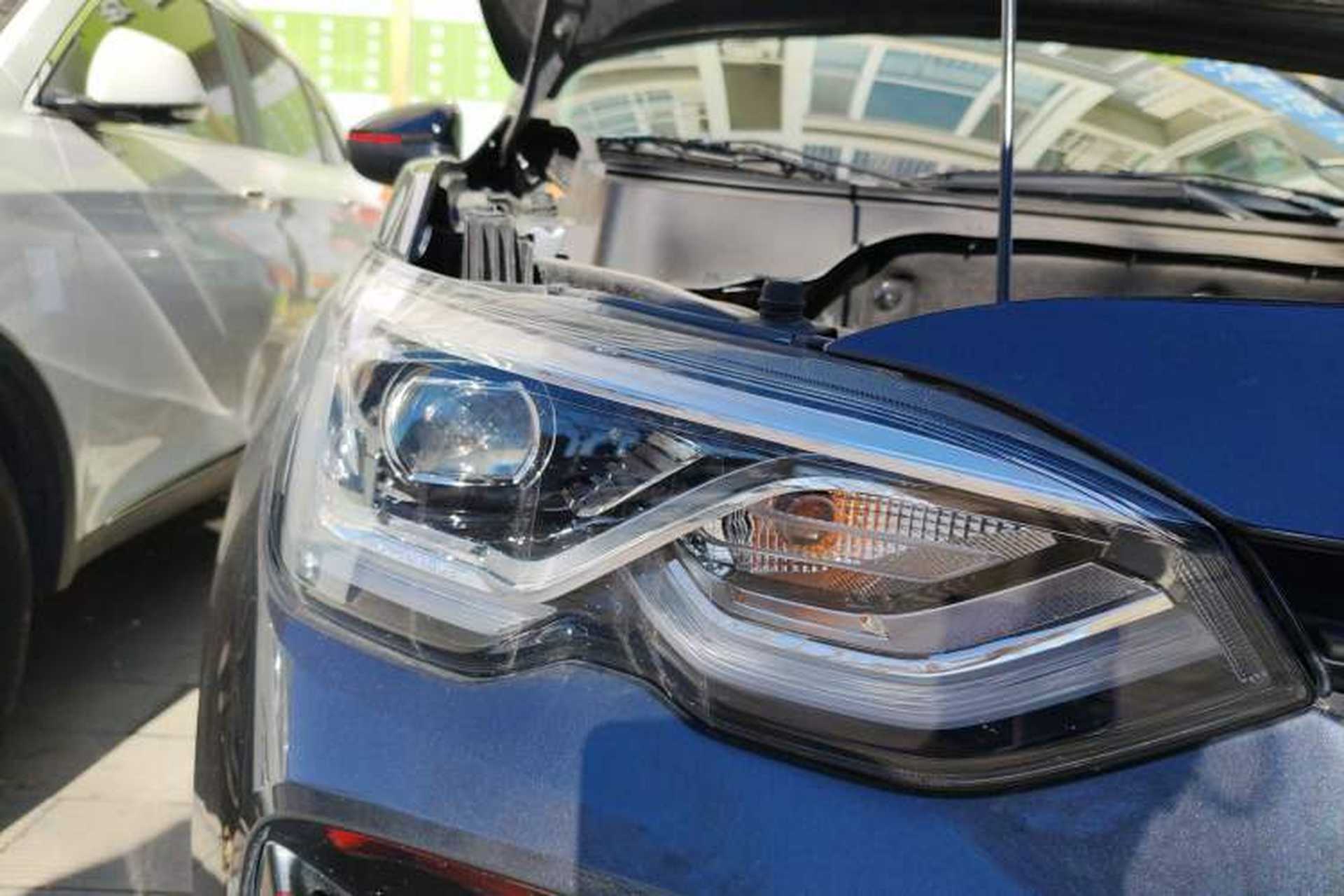 Used Chevrolet Orlando 2020 Light Hybrid Redline 530T Automatic Enjoyment Edition (5+2 Models) Right Front Headlight