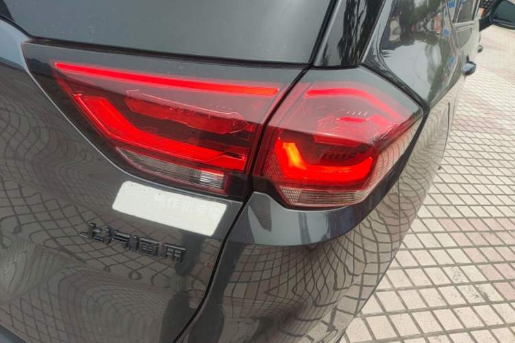 Used Chevrolet Orlando 2020 Light Hybrid Redline 530T Automatic Enjoyment Edition (5+2 Models) Right Rear Taillight