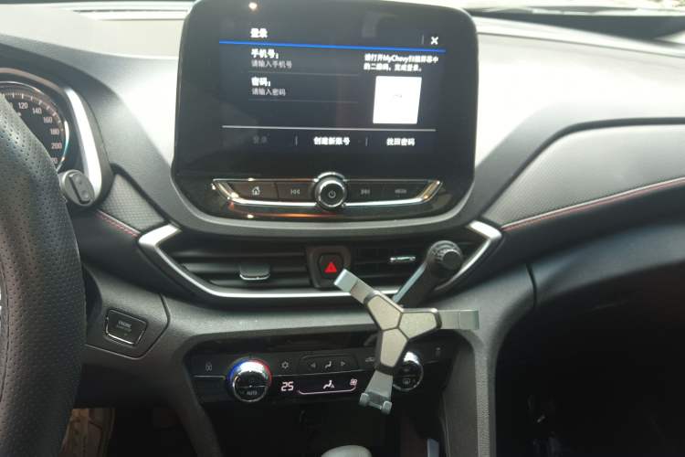 Used Chevrolet Orlando 2020 Light Hybrid Redline 530T Automatic Enjoyment Edition (5+2 Models) Audio And AC Panel