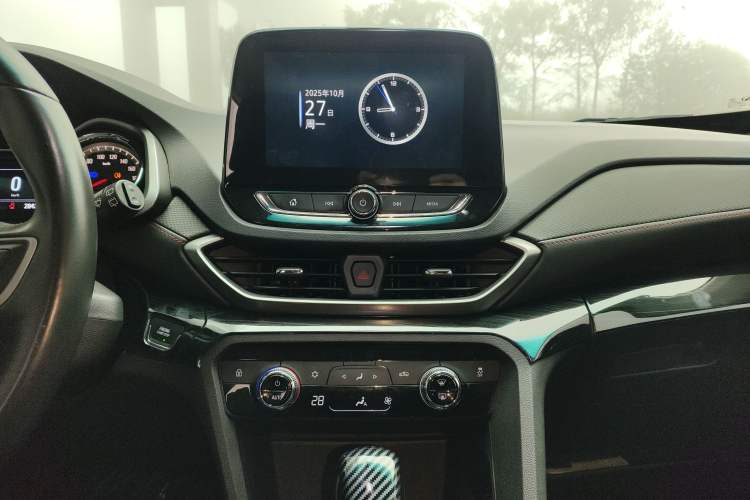 Used Chevrolet Orlando 2020 Light Hybrid Redline 530T Automatic Enjoyment Edition (5+2 Models) Audio And AC Panel