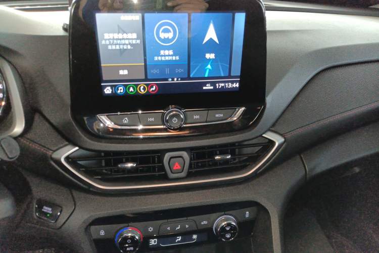 Used Chevrolet Orlando 2020 Light Hybrid Redline 530T Automatic Enjoyment Edition (5+2 Models) Audio And AC Panel