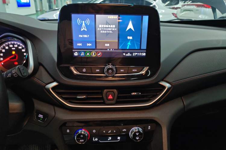 Used Chevrolet Orlando 2020 Light Hybrid Redline 530T Automatic Enjoyment Edition (5+2 Models) Audio And AC Panel
