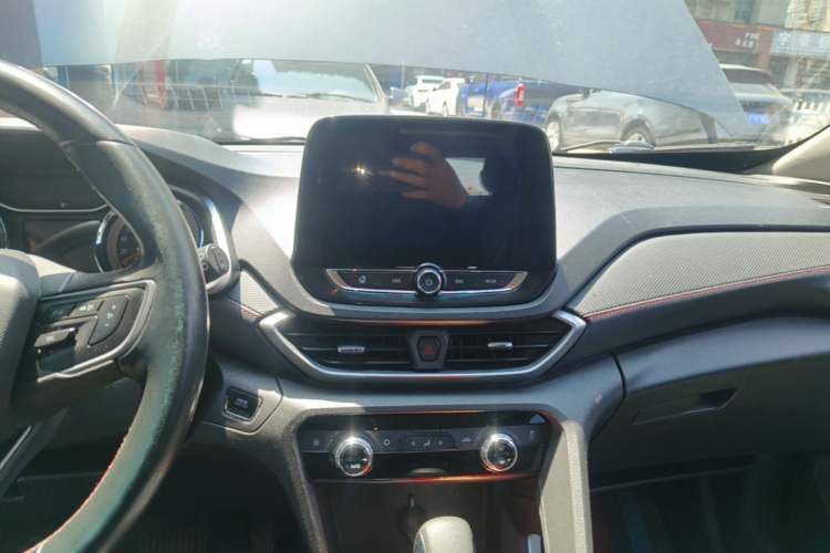 Used Chevrolet Orlando 2020 Light Hybrid Redline 530T Automatic Enjoyment Edition (5+2 Models) Audio And AC Panel