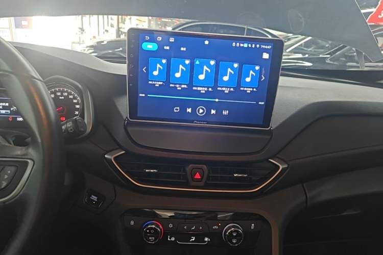 Used Chevrolet Orlando 2020 Light Hybrid Redline 530T Automatic Enjoyment Edition (5+2 Models) Audio And AC Panel