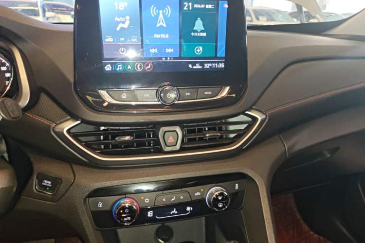 Used Chevrolet Orlando 2020 Light Hybrid Redline 530T Automatic Enjoyment Edition (5+2 Models) Audio And AC Panel