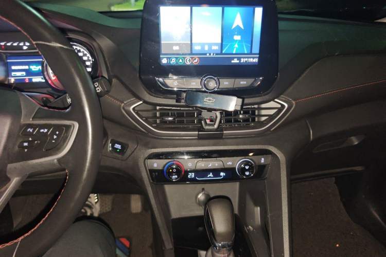Used Chevrolet Orlando 2020 Light Hybrid Redline 530T Automatic Enjoyment Edition (5+2 Models) Audio And AC Panel