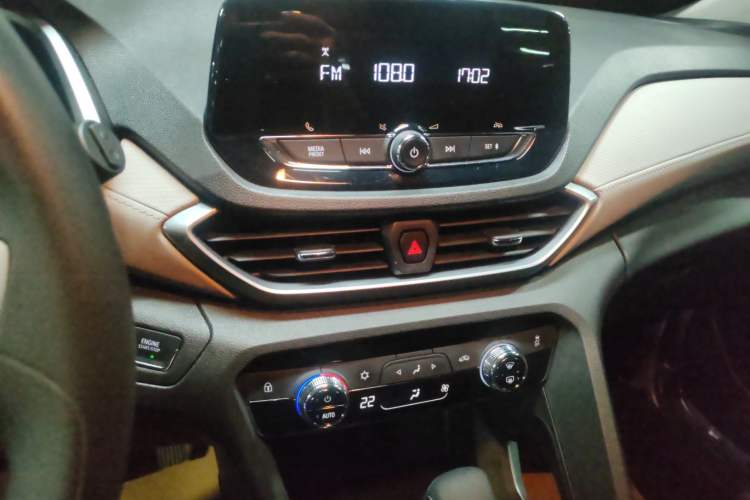 Used Chevrolet Orlando 2020 Mild Hybrid 530T Automatic Enjoyment Edition (5+2 Models) Audio And AC Panel