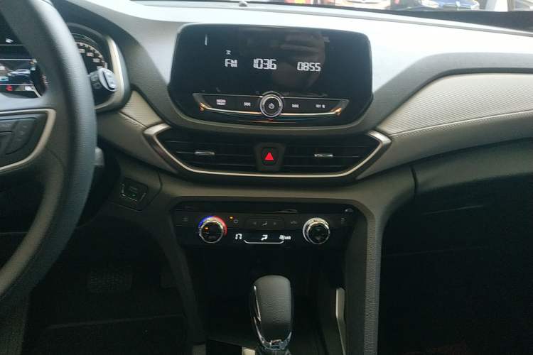 Used Chevrolet Orlando 2020 Mild Hybrid 530T Automatic Enjoyment Edition (5+2 Models) Audio And AC Panel