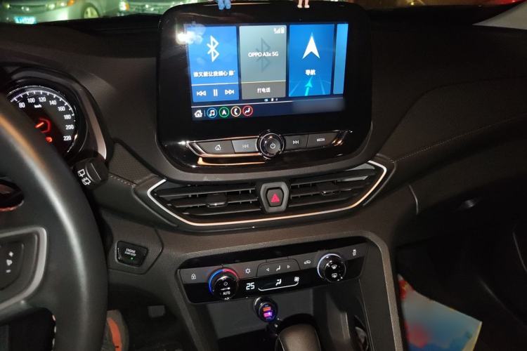 Used Chevrolet Orlando 2020 Light Hybrid Redline 530T Automatic Enjoyment Edition (5+2 Models) Audio And AC Panel