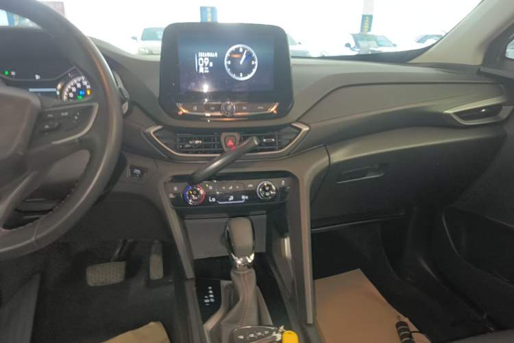 Used Chevrolet Orlando 2020 Light Hybrid Redline 530T Automatic Enjoyment Edition (5+2 Models) Audio And AC Panel
