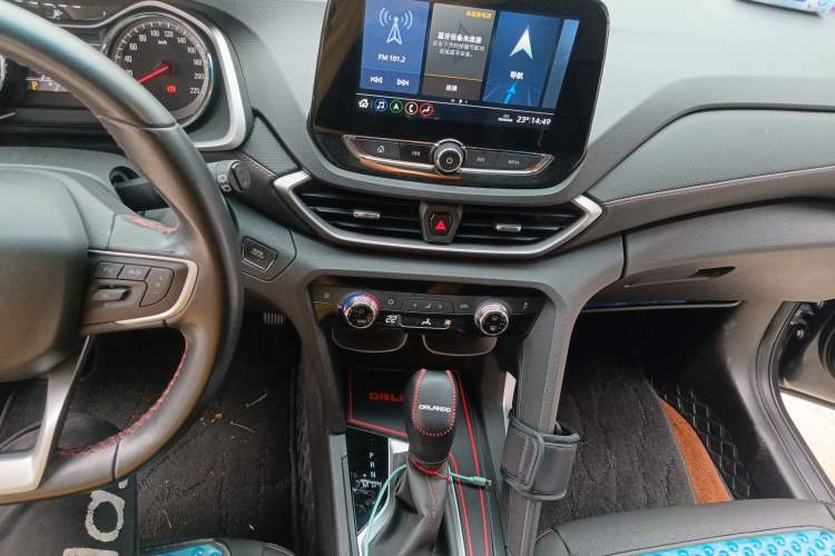 Used Chevrolet Orlando 2020 Light Hybrid Redline 530T Automatic Enjoyment Edition (5+2 Models) Audio And AC Panel