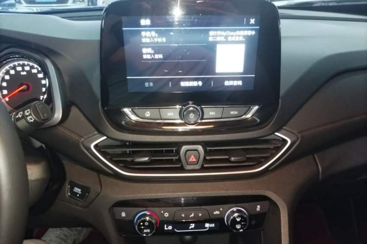 Used Chevrolet Orlando 2020 Light Hybrid Redline 530T Automatic Enjoyment Edition (5+2 Models) Audio And AC Panel