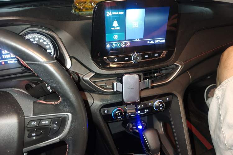 Used Chevrolet Orlando 2020 Light Hybrid Redline 530T Automatic Enjoyment Edition (5+2 Models) Audio And AC Panel