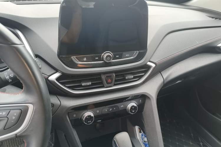 Used Chevrolet Orlando 2020 Light Hybrid Redline 530T Automatic Enjoyment Edition (5+2 Models) Audio And AC Panel