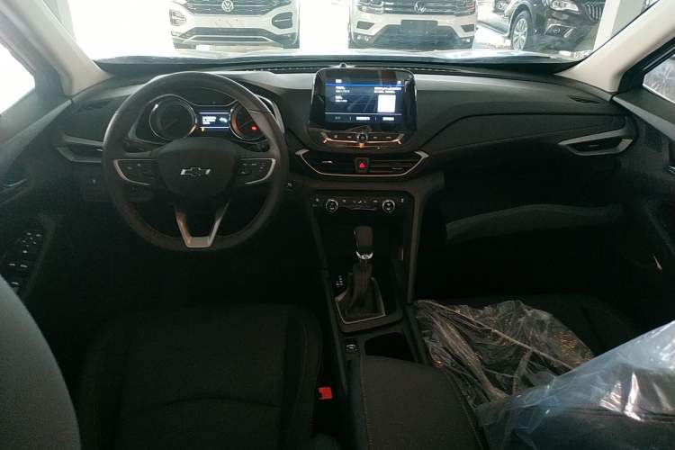 Used Chevrolet Orlando 2020 Light Hybrid Redline 530T Automatic Enjoyment Edition (5+2 Models) Center Console
