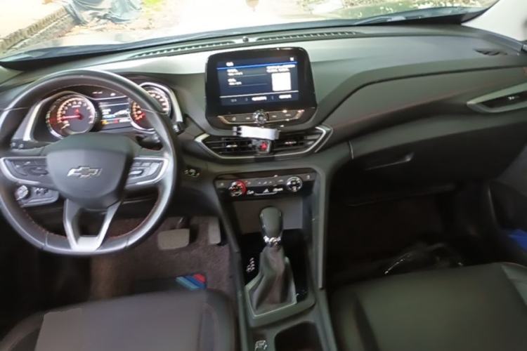 Used Chevrolet Orlando 2020 Light Hybrid Redline 530T Automatic Enjoyment Edition (5+2 Models) Center Console